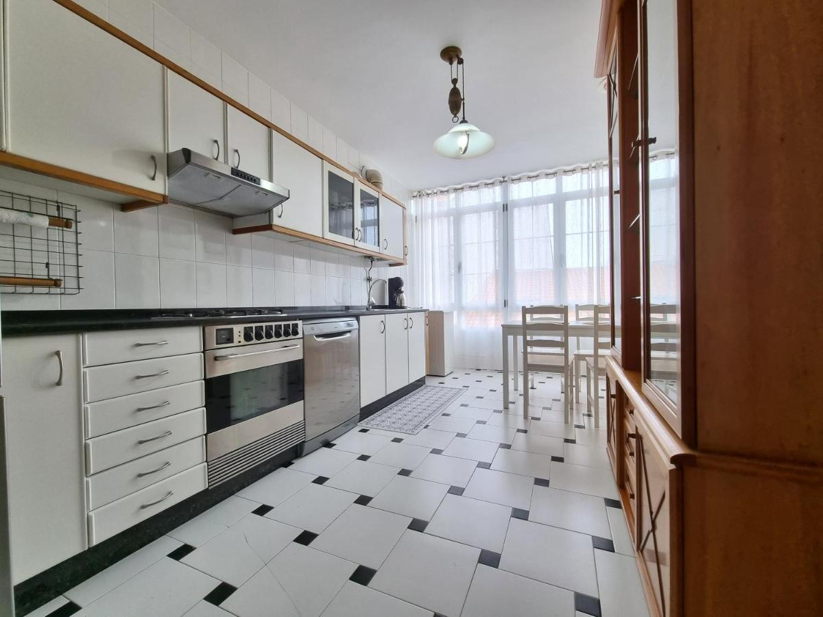 Piso De 3 Habitaciones A 3 Minutos De La Playa. Ribeira Kültér fotó